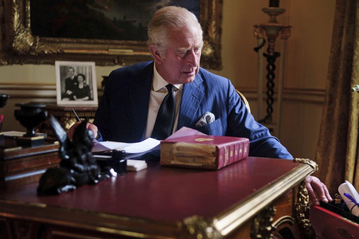 Le roi Charles III est connu pour son vif engagement dans la protection de l'environnement (archives). © KEYSTONE/AP/Victoria Jones