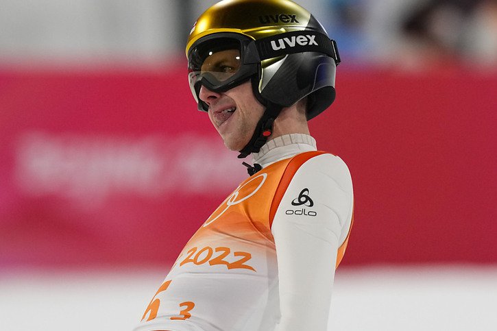 Simon Ammann va se lancer dans une 26e saison de Coupe du monde sans que le saut à skis soit sa priorité. © KEYSTONE/AP/ANDREW MEDICHINI