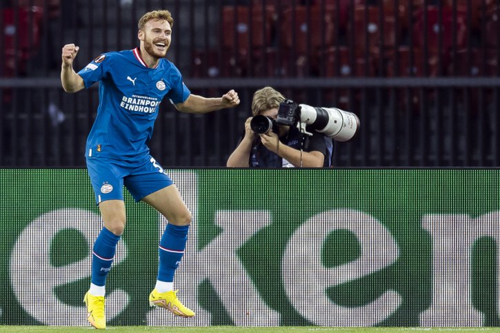 Yorbe Vertessen a inscrit les deux premiers buts du PSV © KEYSTONE/MICHAEL BUHOLZER