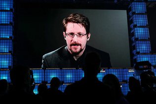 Poutine accorde la nationalité russe à Edward Snowden