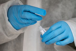 L’OFSP annonce 25'134 nouveaux cas de coronavirus en sept jours
