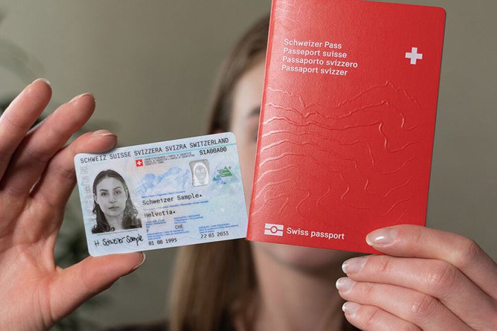 Le design sera pour la première fois uniforme entre la nouvelle carte d'identité et le nouveau passeport. © Fedpol