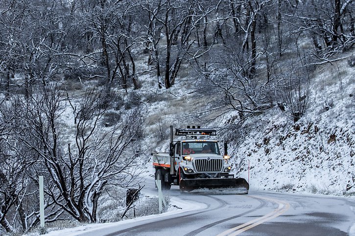 Plus de deux mètres de neige pourraient blanchir les collines autour de Los Angeles. © KEYSTONE/AP/Stephen Lam