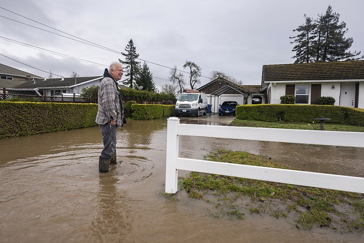 Jusqu'à 23 centimètres de précipitations sont attendus par endroits en Californie. © KEYSTONE/AP/Nic Coury