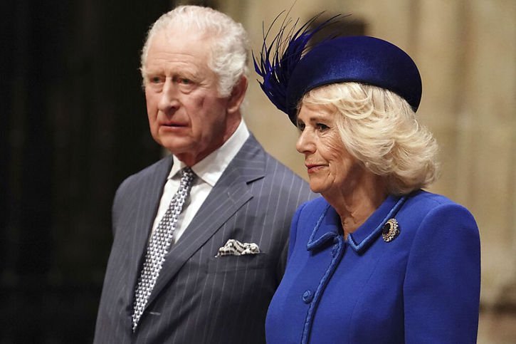 Le roi Charles et Camilla se réjouissent d'aller en France "dès que des dates pourront être trouvées", a réagi le palais de Buckingham. © KEYSTONE/AP/Jordan Pettitt