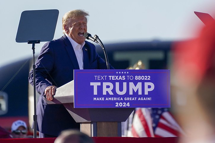 Donald Trump a tenu sa première réunion électorale dans la ville texane de Waco, théâtre il y a 30 ans d'un assaut meurtrier contre une secte opposée au pouvoir fédéral (archives). © KEYSTONE/AP/Nathan Howard