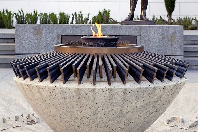 Depuis 30 ans, le Musée olympique entretient la flamme à Ouchy, sous le regard du baron de Coubertin.  © CIO