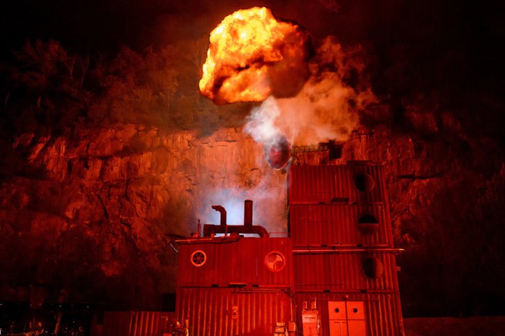 Un final explosif pour le spectacle "SILO 8" version 2023. © Keystone/LAURENT GILLIERON