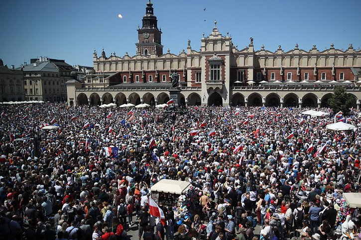 C'est peut-être la plus grande manifestation dans ce pays depuis la chute du communisme en 1989. © KEYSTONE/EPA/LUKASZ GAGULSKI