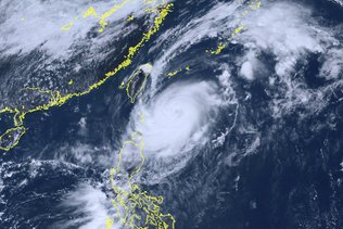Le typhon Koinu provoque des vents d'une force "record" à Taïwan