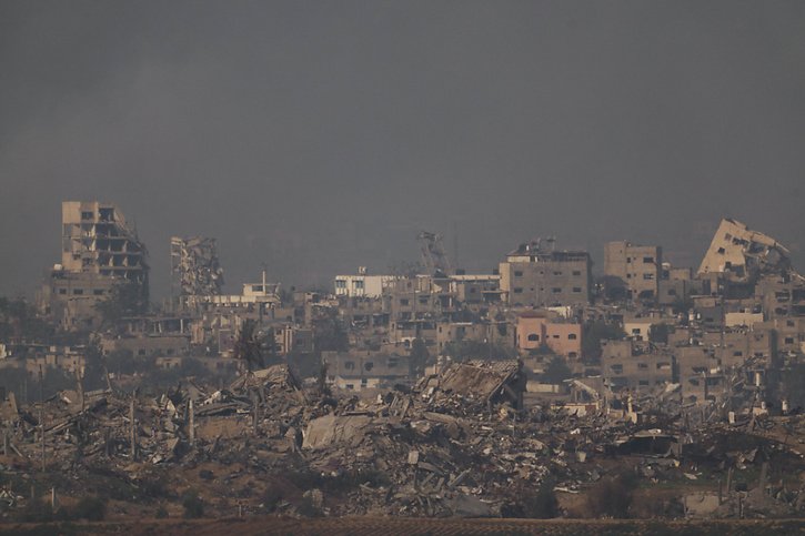 Les combats continuaient de faire rage dans la bande de Gaza jeudi. Ici, une vue prise dans le nord. © KEYSTONE/AP/Leo Correa