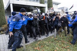 Quatre contestataires ont été interpellés lors de la visite du président Emmanuel Macron