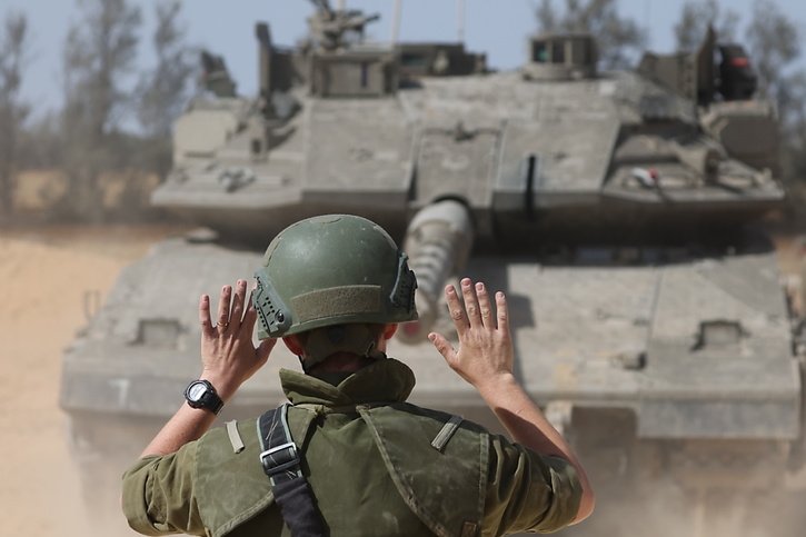 Chars de combat israéliens © KEYSTONE/EPA/ABIR SULTAN