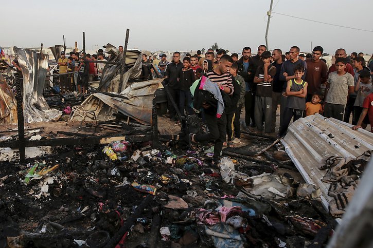 Tsahal a multiplié les frappes sur Rafah mardi, malgré les condamnations internationales après le bombardement meurtrier sur un camp de réfugiés. © KEYSTONE/AP/Jehad Alshrafi