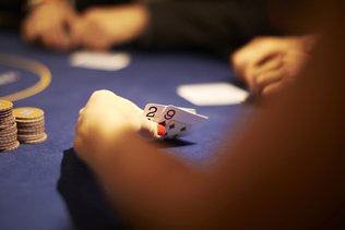 Hommes soupçonnés de triche au poker à l'aide de caméras en prison